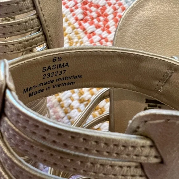 LimeLight Women’s Golden Metallic Heels size 6.5 - Picture 9 of 14